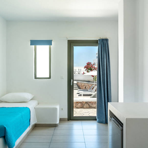 Omiros Hotel Santorini TRIPLE POOL VIEW 5